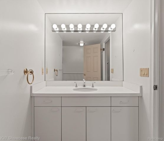 6933 Pebble Park Circle 83, West Bloomfield Charter Township, MI 48322