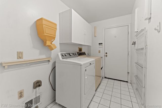 6933 Pebble Park Circle 83, West Bloomfield Charter Township, MI 48322