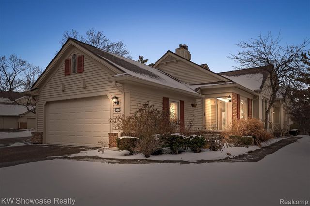 6933 Pebble Park Circle 83, West Bloomfield Charter Township, MI 48322