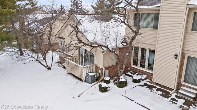 6933 Pebble Park Circle 83, West Bloomfield Charter Township, MI 48322