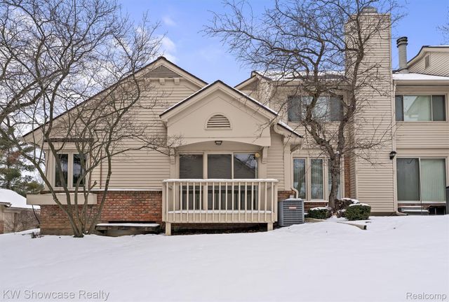 6933 Pebble Park Circle 83, West Bloomfield Charter Township, MI 48322