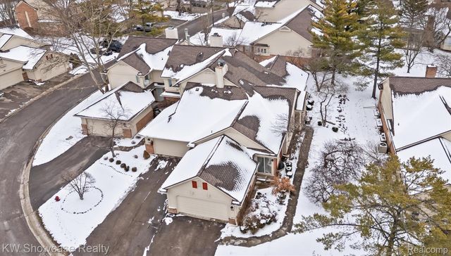 6933 Pebble Park Circle 83, West Bloomfield Charter Township, MI 48322