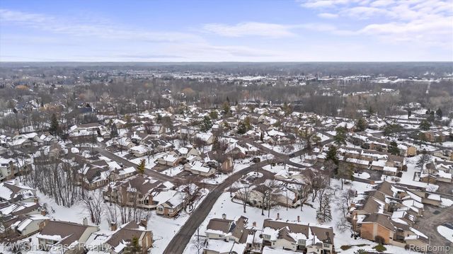 6933 Pebble Park Circle 83, West Bloomfield Charter Township, MI 48322