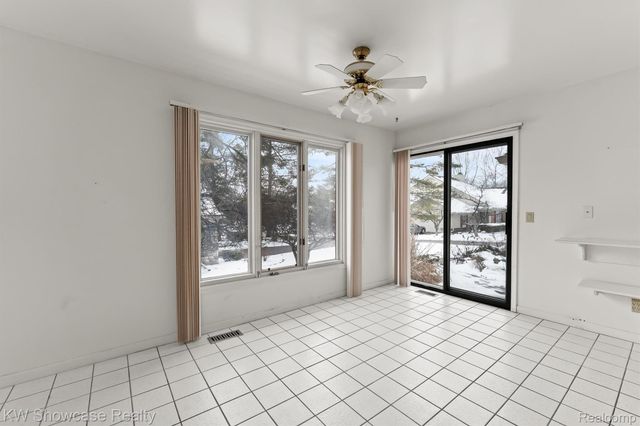 6933 Pebble Park Circle 83, West Bloomfield Charter Township, MI 48322