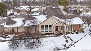 6933 Pebble Park Circle 83, West Bloomfield Charter Township, MI 48322