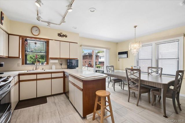 1241 Rhinelander Avenue, Bronx, NY 10461