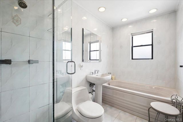 1241 Rhinelander Avenue, Bronx, NY 10461