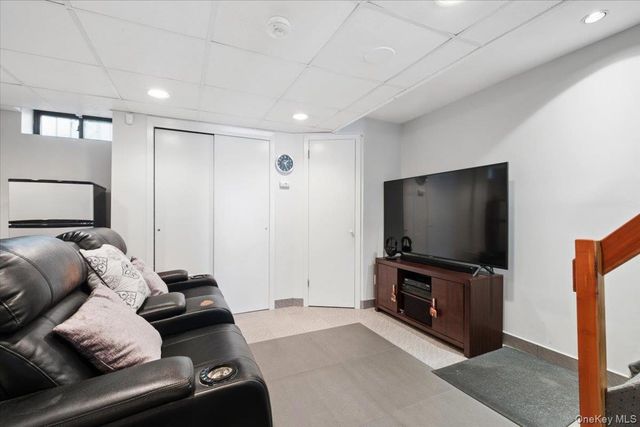 1241 Rhinelander Avenue, Bronx, NY 10461