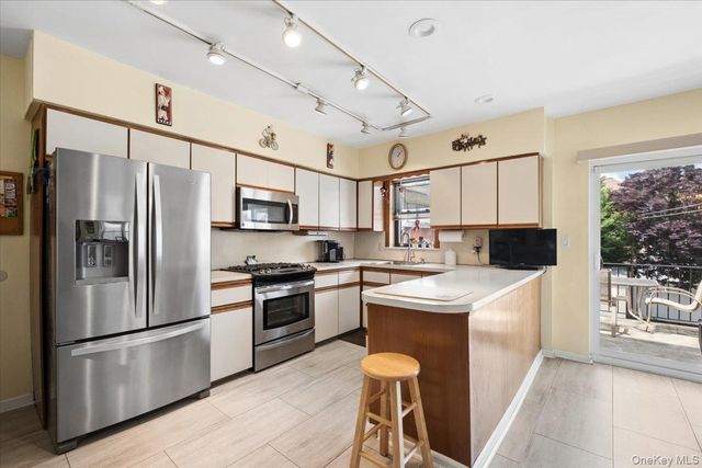 1241 Rhinelander Avenue, Bronx, NY 10461