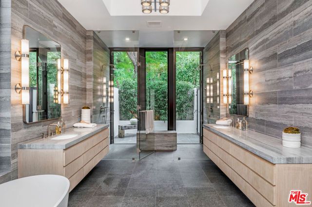 1049 Loma Vista Drive, Beverly Hills, CA 90210