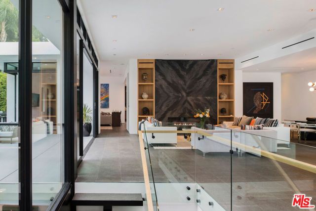 1049 Loma Vista Drive, Beverly Hills, CA 90210