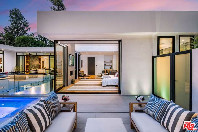 1049 Loma Vista Drive, Beverly Hills, CA 90210