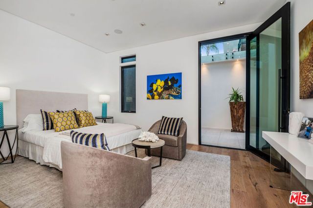 1049 Loma Vista Drive, Beverly Hills, CA 90210