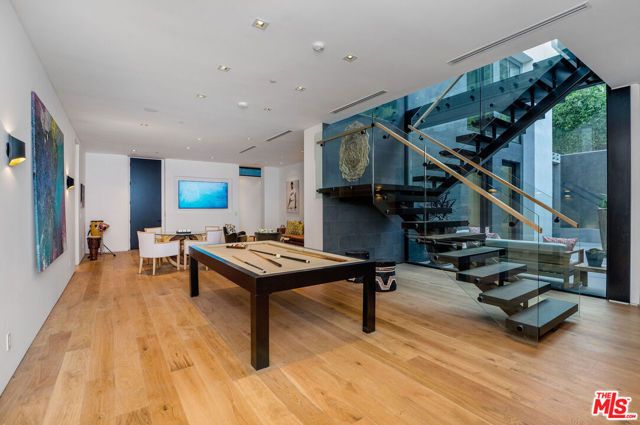 1049 Loma Vista Drive, Beverly Hills, CA 90210
