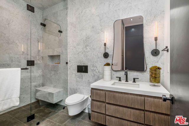 1049 Loma Vista Drive, Beverly Hills, CA 90210