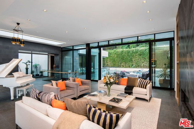 1049 Loma Vista Drive, Beverly Hills, CA 90210