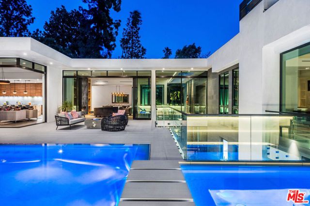 1049 Loma Vista Drive, Beverly Hills, CA 90210