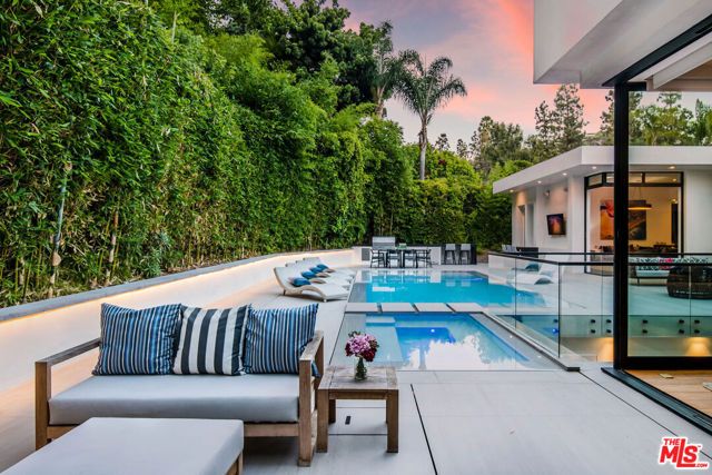 1049 Loma Vista Drive, Beverly Hills, CA 90210