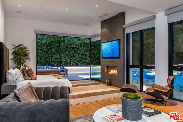 1049 Loma Vista Drive, Beverly Hills, CA 90210