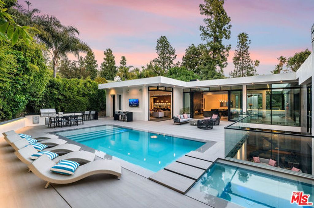 1049 Loma Vista Drive, Beverly Hills, CA 90210