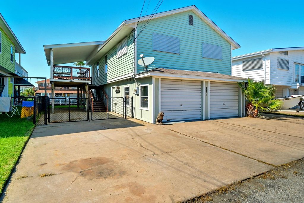 439 Pompano Street, Bayou Vista, TX 77563