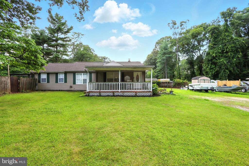 8402 LYNN CIR, Pasadena, MD 21122