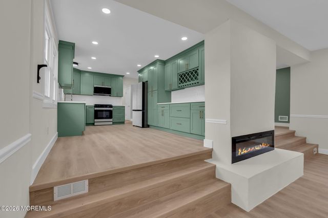 684 Brookside Drive, Toms River, NJ 08753