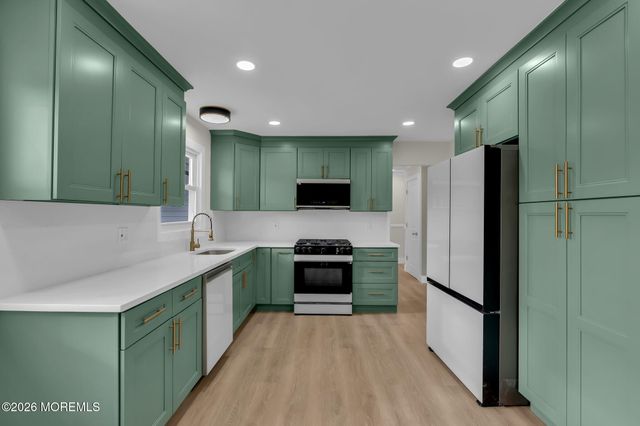 684 Brookside Drive, Toms River, NJ 08753