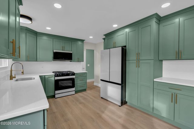 684 Brookside Drive, Toms River, NJ 08753