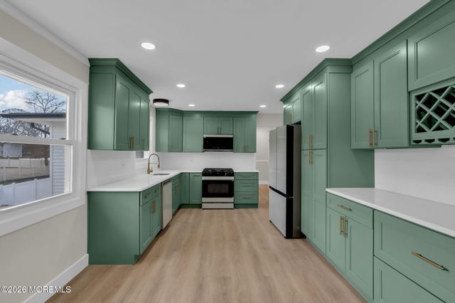 684 Brookside Drive, Toms River, NJ 08753