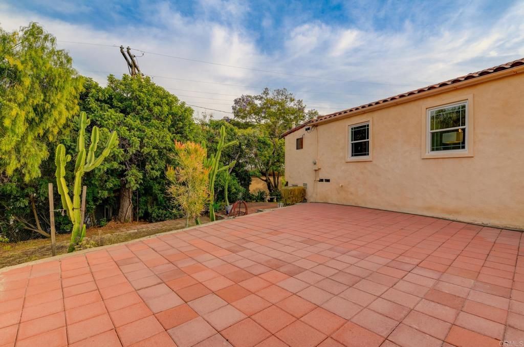 Image 15 of property listing at 4365 Aragon Way, San Diego, CA 92115