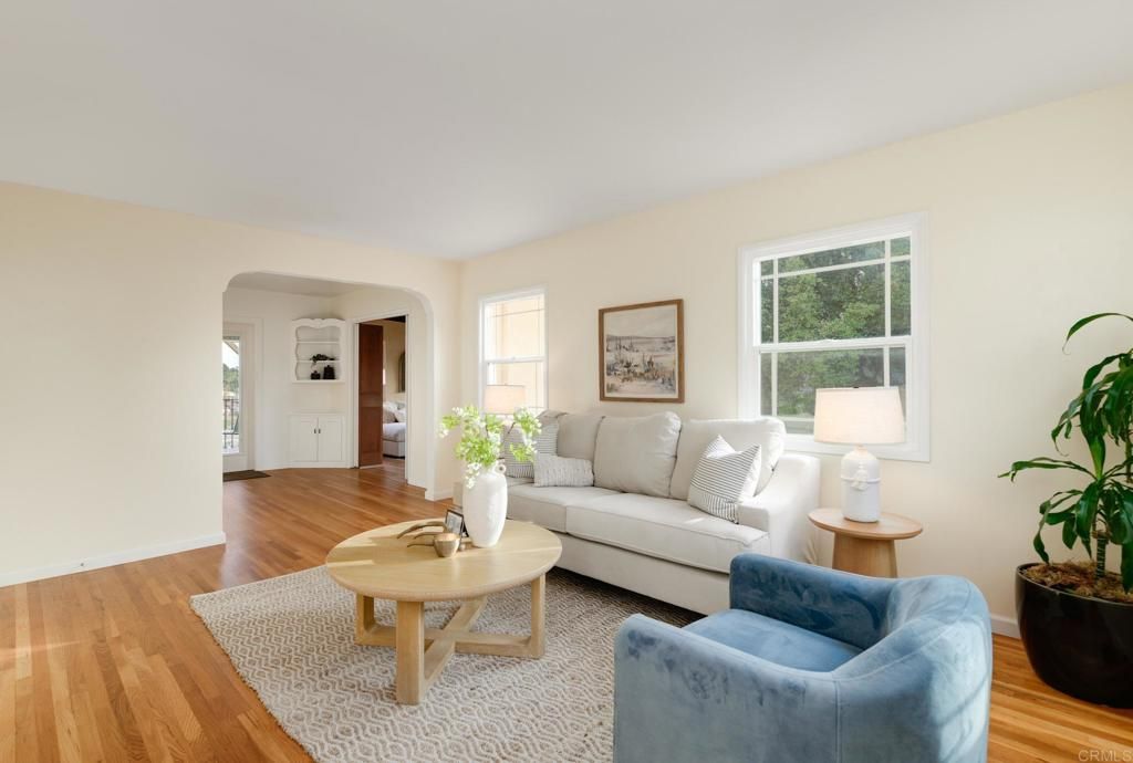 Image 2 of property listing at 4365 Aragon Way, San Diego, CA 92115