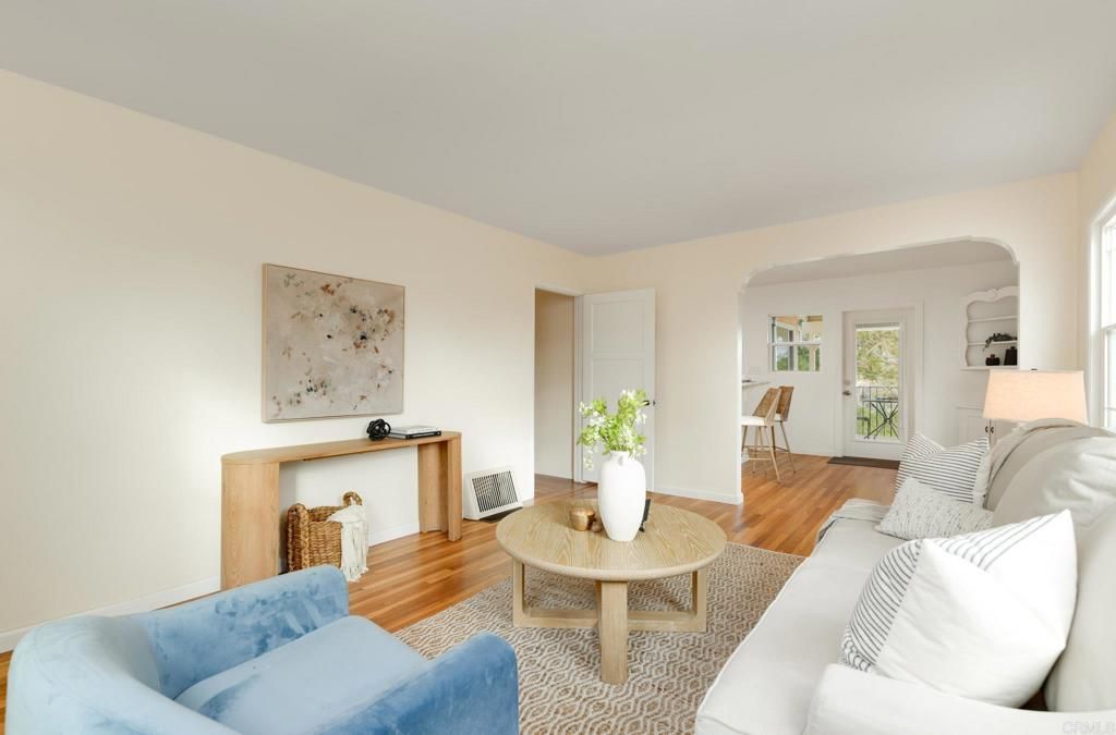 Image 3 of property listing at 4365 Aragon Way, San Diego, CA 92115