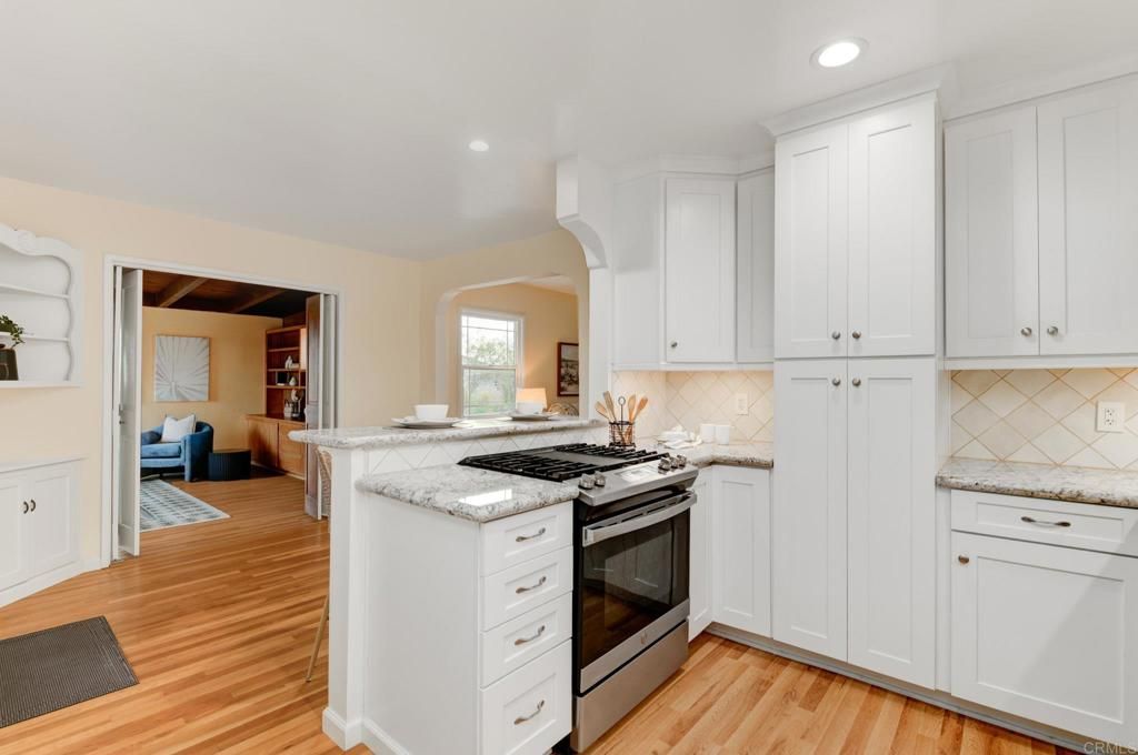 Image 8 of property listing at 4365 Aragon Way, San Diego, CA 92115