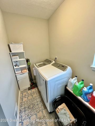 422 Oakwood Drive, Charlotte, MI 48813