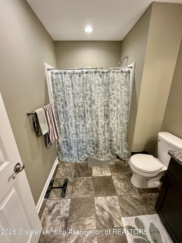 422 Oakwood Drive, Charlotte, MI 48813