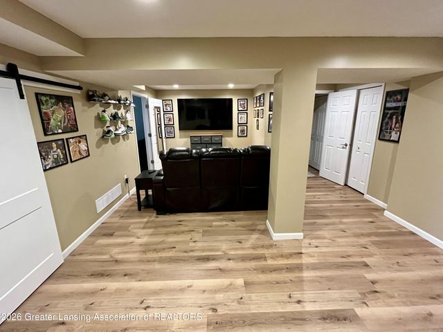 422 Oakwood Drive, Charlotte, MI 48813