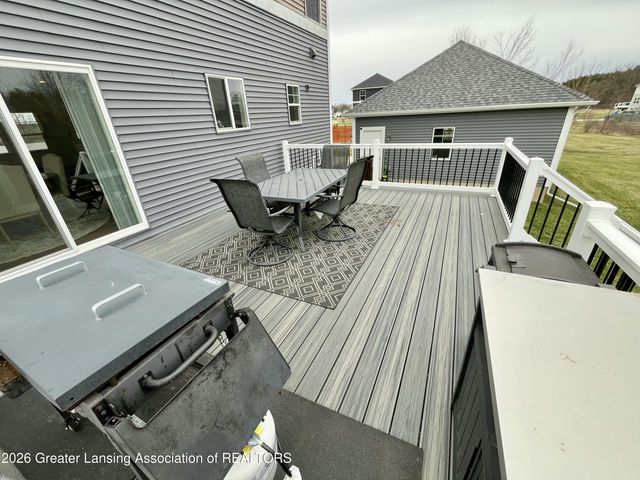 422 Oakwood Drive, Charlotte, MI 48813