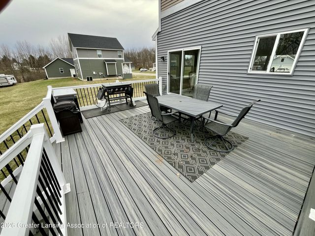 422 Oakwood Drive, Charlotte, MI 48813