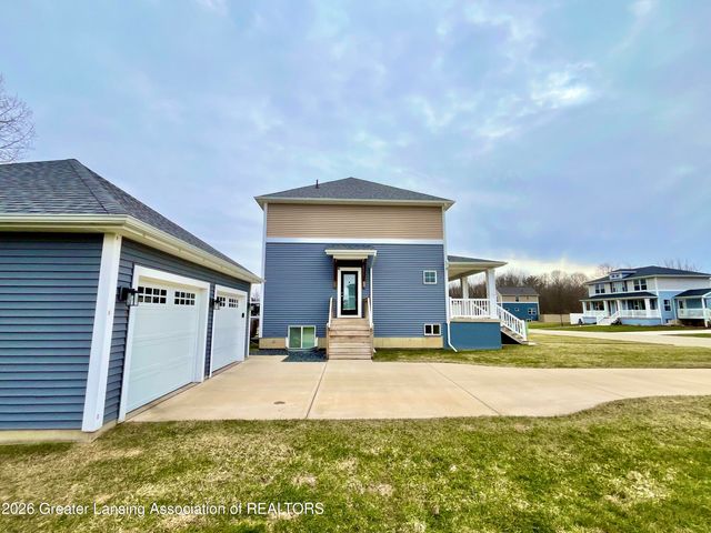 422 Oakwood Drive, Charlotte, MI 48813