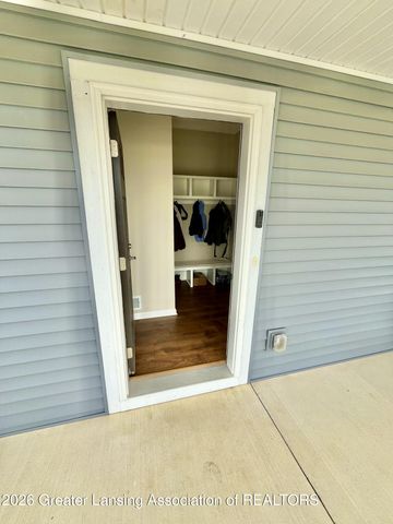 422 Oakwood Drive, Charlotte, MI 48813