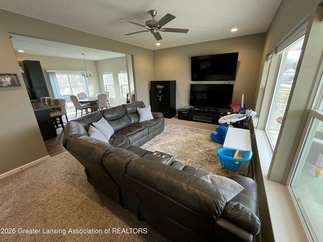 422 Oakwood Drive, Charlotte, MI 48813