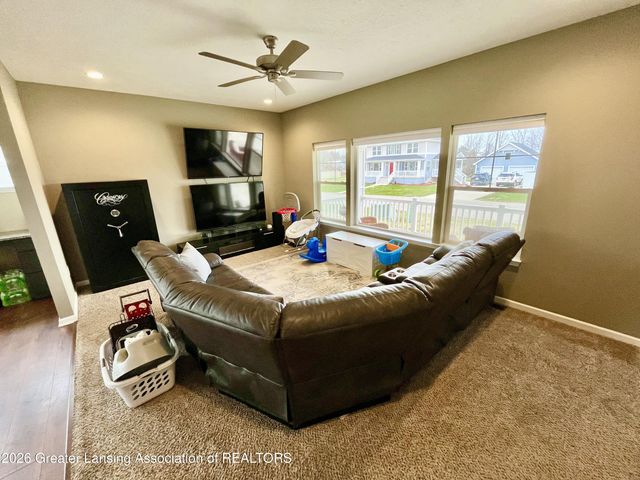 422 Oakwood Drive, Charlotte, MI 48813