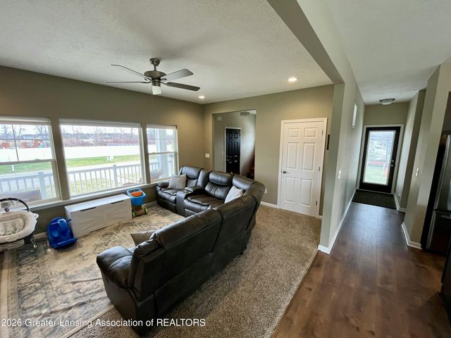 422 Oakwood Drive, Charlotte, MI 48813