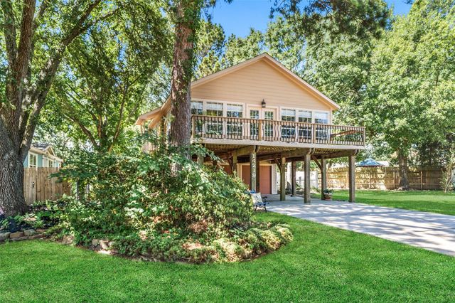 14219 Shadow Bay Drive J, Willis, TX 77318