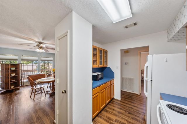 14219 Shadow Bay Drive J, Willis, TX 77318