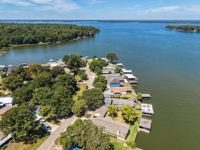 14219 Shadow Bay Drive J, Willis, TX 77318