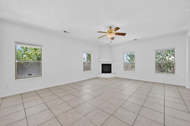 929 Loma Pinon Loop NE, Rio Rancho, NM 87144