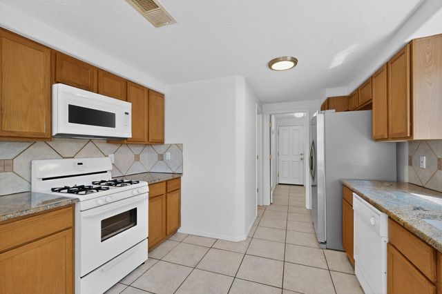 929 Loma Pinon Loop NE, Rio Rancho, NM 87144