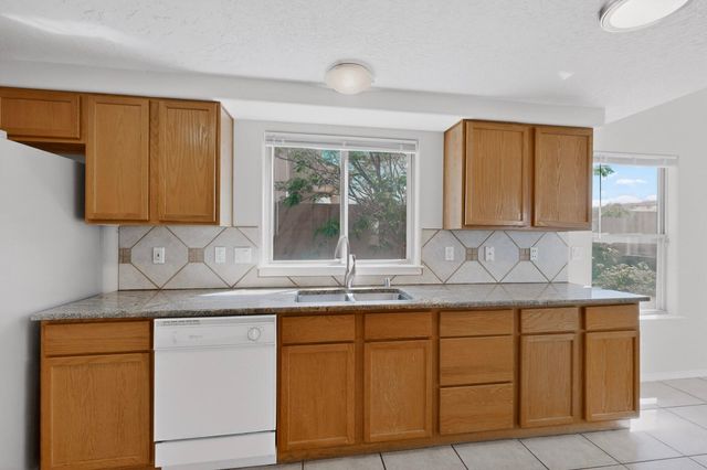 929 Loma Pinon Loop NE, Rio Rancho, NM 87144